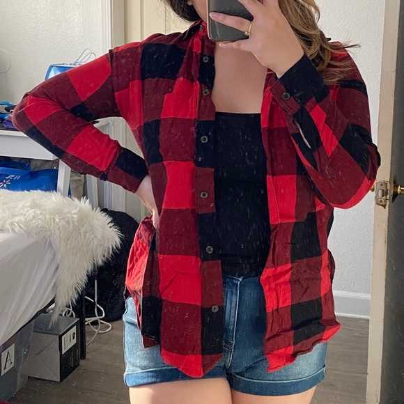 Tops - Old Navy Red Black Button Up Flannel Plaid  XS